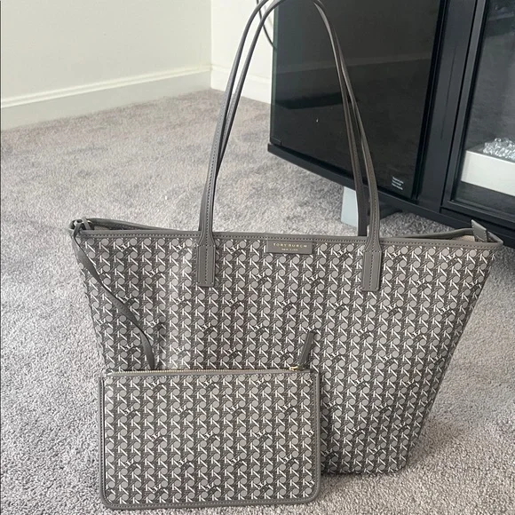 Tory Burch Ever Ready Gray Patterned Tote - Picture 3 of 8